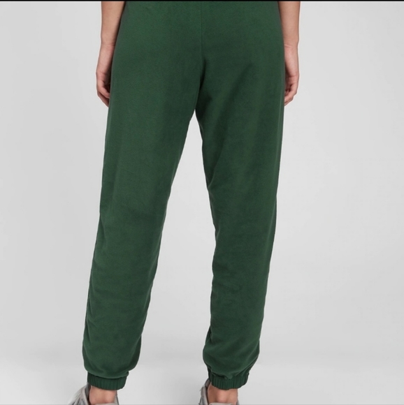 ⚡️SALE⚡️GapFit Reversible Runaround Joggers in 'Green Outdoors', Size Small - Picture 2 of 11